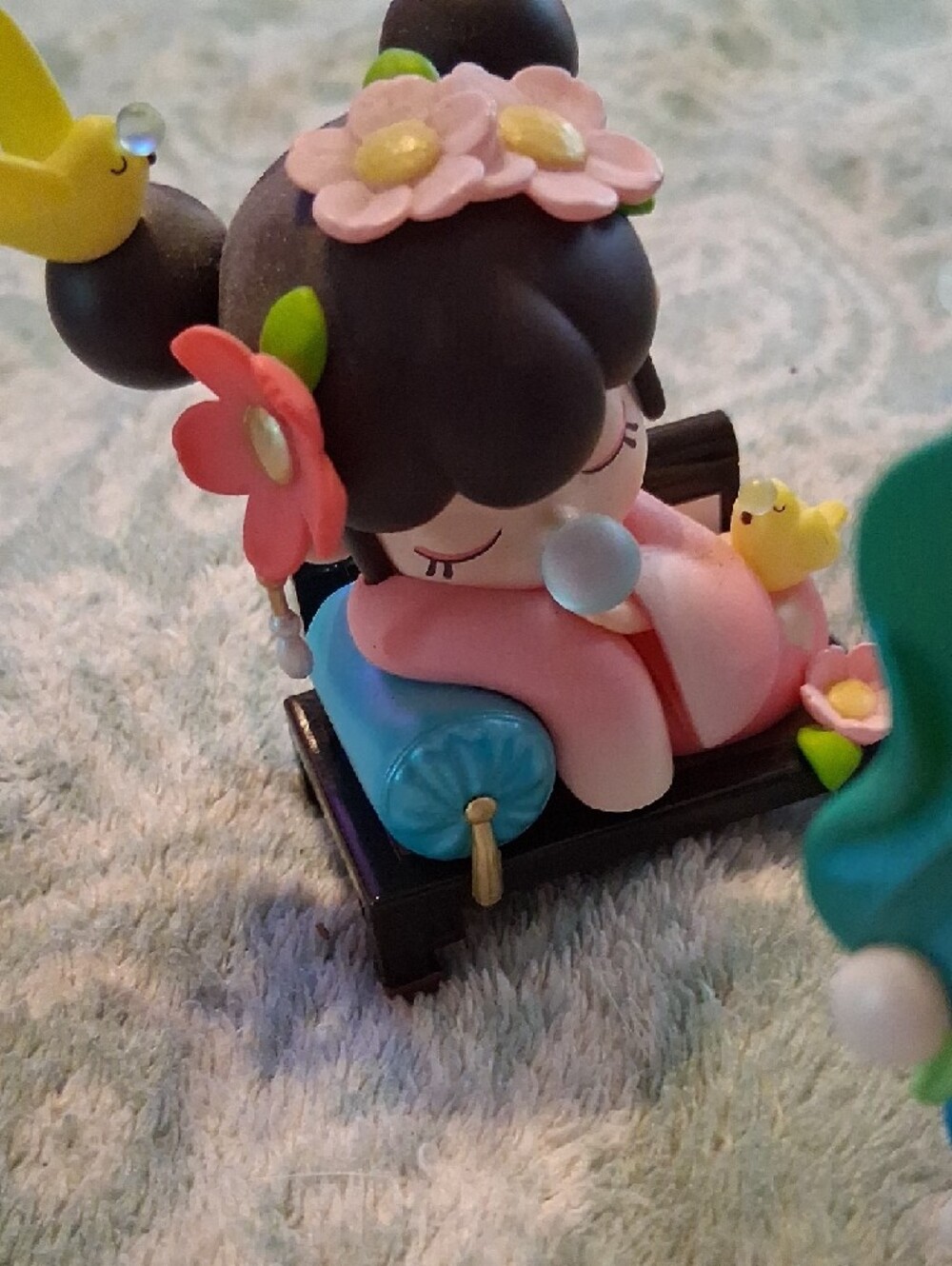 Nanci Figure - Set of Decorative Collectible Dolls - Picture 4 of 5